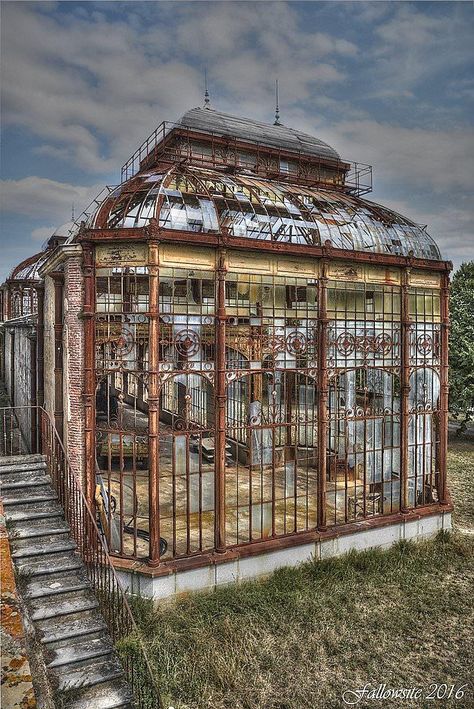 Abandoned 19th century Greenhouse, France. - Album on Imgur Abandoned Greenhouse, Abandoned Mansion For Sale, Wet Kitchen, Victorian Greenhouses, Abandoned House, Mansions For Sale, Abandoned Mansions, France Photos, Mansion Interior