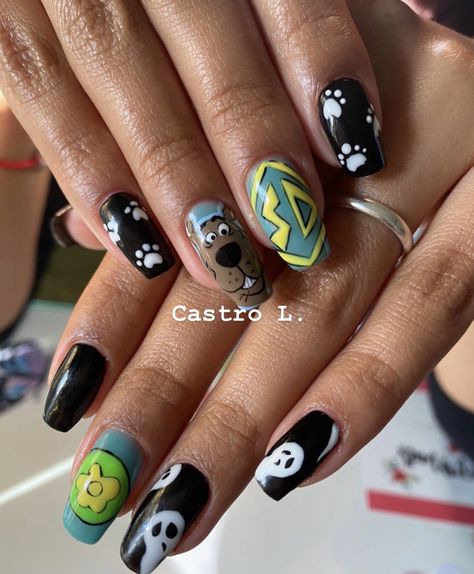 Scooby Doo Halloween Nails, Velma Nails, Scooby Doo Nails, Character Nails, Scooby Doo Halloween, Fake Nails Designs, Manicure Nail Designs, Nail Inspiration, Pretty Acrylic Nails