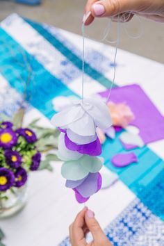 Hanging Paper Wisteria Diy, Fairy Party Decorations Diy, Diy Wisteria Paper Flowers, Paper Wisteria Diy, Paper Wisteria, 3d Paper Flowers, Paper Flower Garlands, Cool Paper Crafts, Rainbow Paper