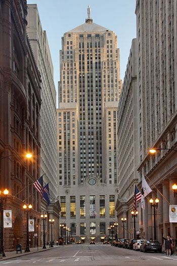 Chicago Board Of Trade, Country Office, Chicago Landmarks, Chicago Pictures, Urban Habitat, Tall Buildings, Chicago Architecture, Perspective Art, Art Deco Architecture