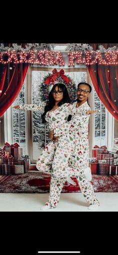 Couple Pjs Matching Christmas Photos, Black Couples Photoshoot Christmas, Couple Thanksgiving Pictures, Christmas Couple Pictures Black People, Valentines Photoshoot Ideas Couples, Matching Couples Pjs, Valentines Day Photoshoot Ideas Couple, Couple Christmas Pajamas Black People, 2000 Couple Photoshoot