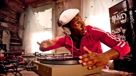 The Get Down Netflix, Cultura Hip Hop, Hip Hop Dj, The Get Down, Secret Party, Down Boy, Baz Luhrmann, Singing Career, Dj Gear