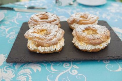 Mary’s Paris Brest from The Great British Bake Off http://thegreatbritishbakeoff.co.uk/marys-paris-brest/ Paul Hollywood Recipes, British Baking Show Recipes, British Bake Off Recipes, Pralines And Cream, Bake Off Recipes, Mary Berry Recipe, Jaffa Cake, Paris Brest, British Bake Off