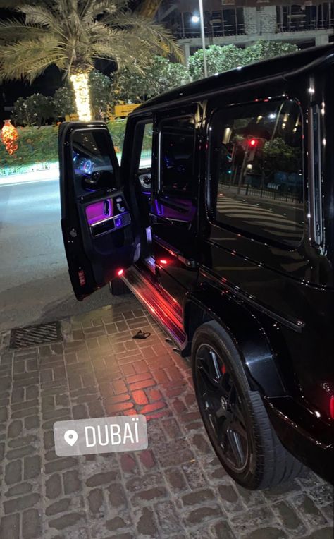 Dubai At Night, Bedroom Women, Rauch Fotografie, مرسيدس بنز, Dubai Vacation, Makeup Outfit, Rich Girl Lifestyle, Car Goals, City Night