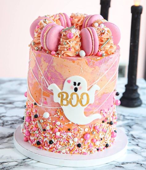 Cute Halloween Cakes, Bolo Panda, Pasteles Halloween, Candy Letters, Halloween First Birthday, Halloween Birthday Cakes, Halloween Baking, Fall Cakes, Halloween Cake