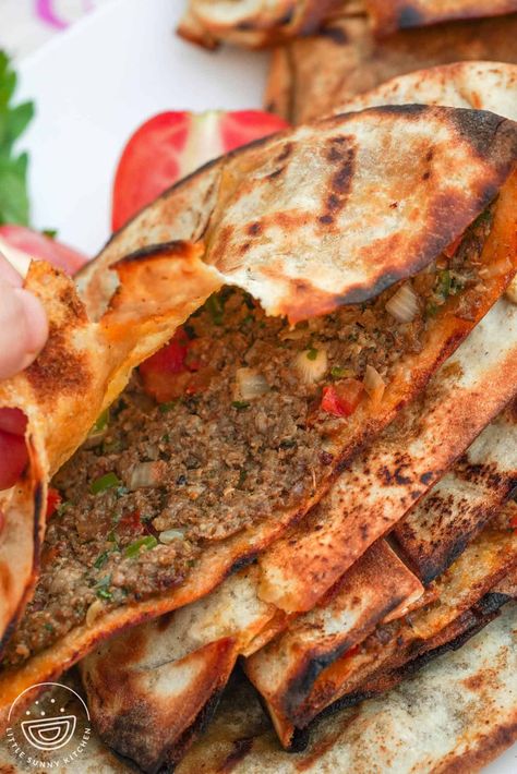 Meat-filled Arayes are Middle Eastern comfort food made with spiced and juicy beef stuffed inside a crispy pita and are a hit with everyone! Middle Eastern Sandwiches, Lebanese Meat Recipes, Persian Lunch Ideas, Ground Beef And Pita Bread, Arabic Ground Beef Recipes, Middle Eastern Main Dishes, Middle Eastern Meat Recipes, Middle Eastern Meal Prep, Arayes Recipe Meat