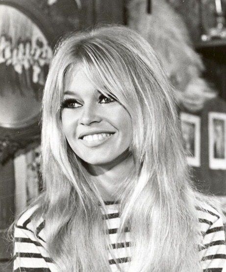 Bridget Bardot, absolutely stunning in her day and a great lover of animals Bardot Bangs, Bardot Hair, Bridgette Bardot, Bridget Bardot, Animal Rights Activist, Actrices Hollywood, French Actress, Beauty Icons, Brigitte Bardot