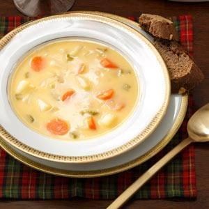 Potato Beer Cheese Soup, Cheese Beer Soup, Potato Chowder Recipes, Beer Soup, Beer Cheese Soup, Baked Potato Soup Recipe, Cheddar Potatoes, Potato Chowder, Beer Cheese Soups