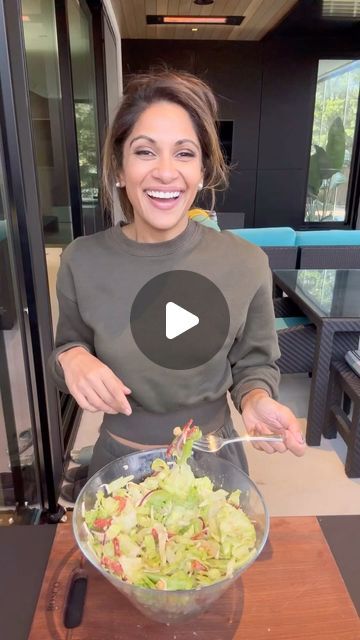 Sangita Patel on Instagram: "La Scala Chopped Salad 🥗   So I’m not a fan lettuce, yup…first salad recipe with iceberg lettuce and it’s yummy! Think Italian sub 😊 Easy and filling Recipe 1 chopped head of iceberg lettuce  1 cup of chopped salami  Can of chickpeas  1 cup of Mozzarella Some sliced red onions    Dressing 1/3 cup olive oil 1/4 red wine vinegar  2 tsp Dijon mustard 1/4 cup of Parmesan cheese And salt and pepper  SHAKE!  You can sub salami with vegan salami as well.  Next I need to try Kale, yuck kale 😂  #CookinWSangi #SaladRecipe #LaScalaSalad thanks @andyseastcoastkitchen_ 😊" Easy Iceberg Lettuce Salad, Salami Salad Recipes, Iceberg Lettuce Recipes, Vegan Salami, Scala Chopped Salad, Olive Garden Salad Recipe, Iceberg Lettuce Salad, Weekend Lunches, Lettuce Salad Recipes