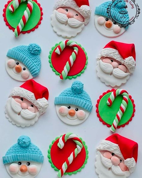 Christmas Fondant Cupcake Toppers, Christmas Cookies With Fondant, Fondant Cookies Christmas, Christmas Cupcakes Fondant, Fondant Christmas Cookies, Christmas Fake Bakes, Christmas Fondant Cookies, Flower Cookies Bouquet, Christmas Cupcake Cake