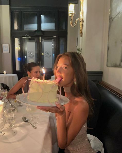 the most magical night 🎂 | Instagram Isabelle Mathers, March Baby, Birthday Cake Pictures, Cute Birthday Pictures, Cute Birthday Ideas, Birthday Babe, Magical Night, Bday Girl, Cake Pictures