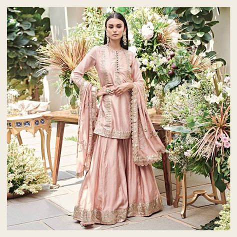 Jayanti Reddy on Instagram: “A Midsummer Dream • Spring/Summer'19 Blush pink short tunic set! Photography by - @thehouseofpixels Jewellery by -…” Engagement Bride Dress, Valima Dress, Pakistani Bridesmaids, Sharara Suit Designs, Baat Pakki, Bridal Sharara, Jayanti Reddy, Engagement Bride, Sharara Suit