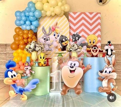 Looney Tunes Party, Baby Planner, Baby Shower Party Themes, Baby Looney Tunes, Birthday Party Decorations Diy, Baby Gender Reveal Party, First Birthday Party Themes, Baby Shower Backdrop, Baby Bear Baby Shower