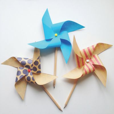 How To Make Cool Pinwheel Pencil Toppers - everymum Pinwheel Craft, Pencil Topper Crafts, Pinwheels Paper, Tea Party Wedding, Rustic Wedding Diy, Pencil Toppers, Bunting Garland, Wedding Rustic, Party Banners