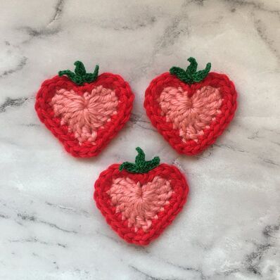 Strawberry Crochet Blanket Pattern, Crochet Strawberry Slice, Heart Crochet Projects, Crochet Strawberry Patch, Crochet Flat Strawberry, Strawberry Crochet Projects, Strawberry Applique Crochet, Strawberry Granny Square, Heart Shaped Things