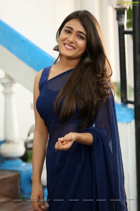 Shalini Pandey, Indian Sari Dress, Anarkali Dress Pattern, Saree Photoshoot, Indian Models, Designer Dresses Indian, Cheat Sheet, Saree Styles, Beautiful Saree