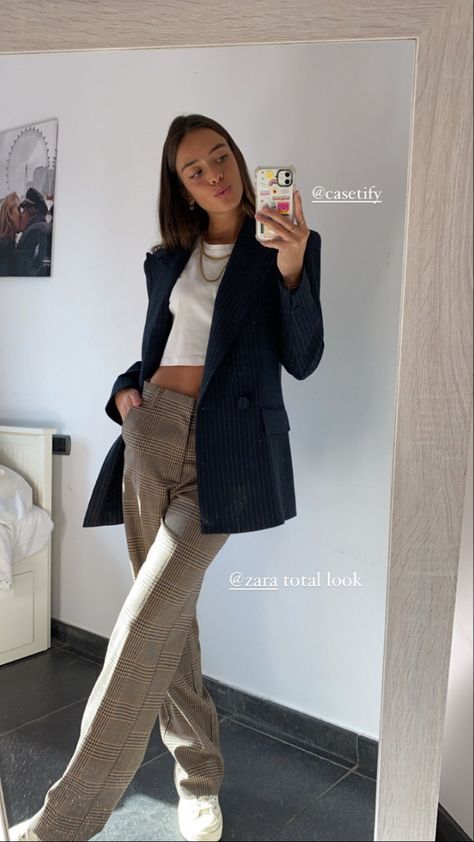 Classic Office Outfits, Presentation Outfit College, Cute Office Outfits Young Professional, Job Interview Outfit For Women Casual, Business Casual Chic, Internship Outfit, Conference Outfit, Young Professional Outfits, Cute Office Outfits