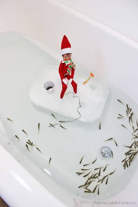 Are you already thinking about interesting ideas to come this year with a new Elf on the Shelf? We will provide you with funny tips and useful hints for creating the perfect image of Santa’s little helper to impress both you and your children. Elf On The Shelf For Teenagers, Elf Is Back Ideas, Aesthetic Thanksgiving, Easy Thanksgiving Table Decor, Simple Thanksgiving Table Decor, Elf Shenanigans, Napkin Folding Ideas, Table Decor Thanksgiving, Thanksgiving Aesthetic