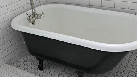 Painting a Cast Iron Bath Using the Correct Cast Iron Bath Paint | DIY Doctor How To Paint A Cast Iron Bathtub, Cast Iron Bathtub Ideas, Restore Cast Iron, Tub Paint, Tub Refinishing, Vintage Clawfoot Tub, Bathroom Decor Pictures, Painting Bathtub, Diy Doctor