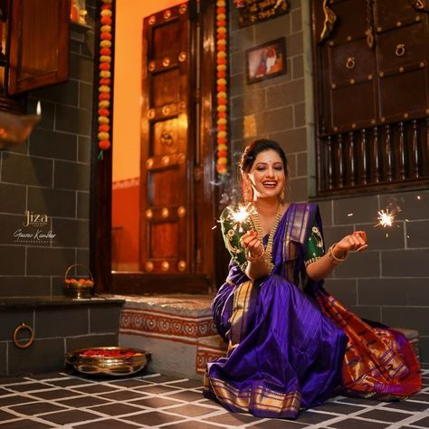 Diwali Couples Photoshoot, Pongal Photoshoot Ideas For Women, Festive Photoshoot Ideas, Diwali Couple Photoshoot, Deepawali Photoshoot, Diwali Pictures Poses For Women, Diwali Photo Poses For Women, Deepavali Photoshoot Ideas, Diwali Saree Poses