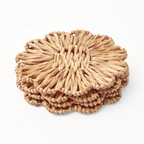 Rattan Placemats, Christmas Party Table Decorations, Christmas Party Table, Water Hyacinth, Party Table Decorations, Round Design, Tissue Box, Party Table, Table Decoration