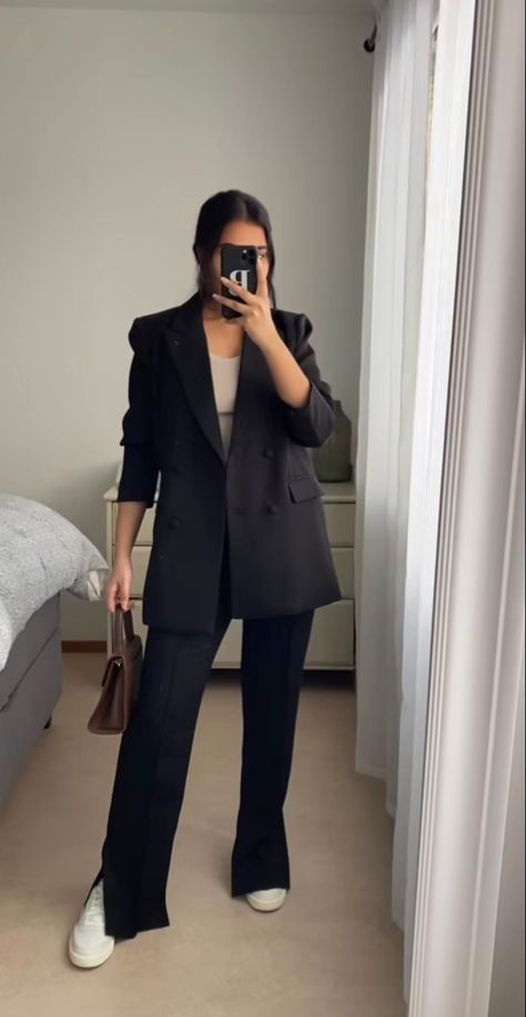 Black Blazer Outfits For Women, Bride Hairstyles With Veil, Corporate Girl, Waves Logo, Spring Fits, Asian Outfits, Office Business, Pantalon Large, Blazer Outfits