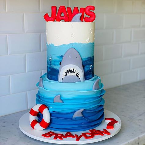 Jaws Cake Ideas, Jaws Birthday Cake, Jaws Cake, Jaws Party, Shark Birthday Cake, Shark Birthday Cakes, Jaws 2, Shark Cake, 16 Birthday Cake