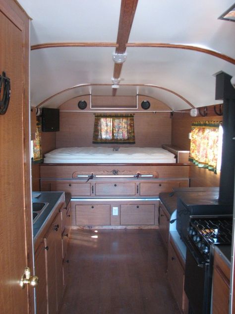 Brilliant 10 Best Enclosed Trailer Camper Conversion Ideas https://camperlife.co/2019/05/13/10-best-enclosed-trailer-camper-conversion-ideas/ In case it may help, I'll share a couple of things about our trailer, and several other ideas. As there are a lot of kinds of trailers which are avail... Diy Trailer Camper, Enclosed Trailer Camper Conversion, Utility Trailer Camper, Stealth Camper Van, Trailer Camper Conversion, Camper Conversion Ideas, Enclosed Trailer Camper, Diy Trailer, Cargo Trailer Camper Conversion