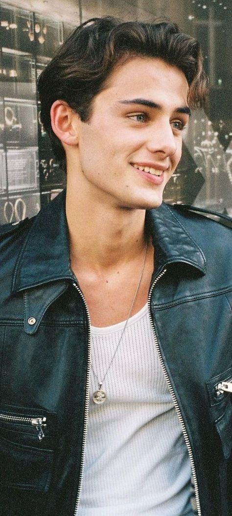 William Franklyn Miller Aesthetic, Boyfriend Manifestation, William Miller, Outfit Rosa, William Franklyn Miller, His Smile, Model Face, Tumblr Boys, Savage Kids