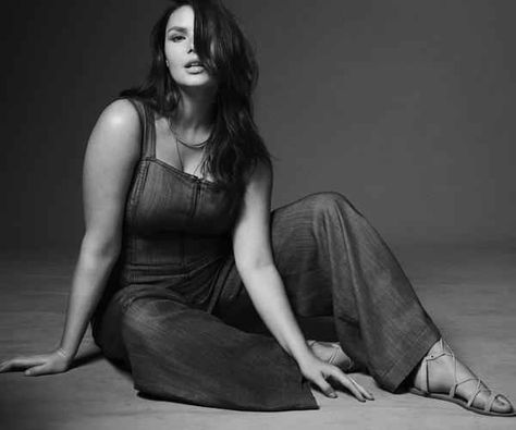 Plus Size Photography, Poses Modelo, Plus Size Posing, Photography Posing Guide, Steven Meisel, Ashley Graham, Foto Poses, Vogue Uk, Curvy Model