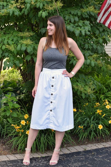 Midi Skirt Sewing, Skirt Sewing Tutorial, Blouse Dress Outfit, Button Front Midi Skirt, Sewing Club, White Skirt Outfits, Fabric Wholesale, Skirt Sewing Pattern, Midi Skirt Pattern