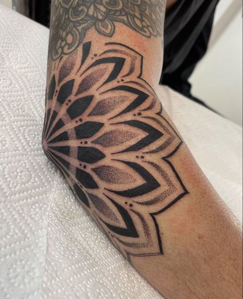 Geometric Tattoo Elbow, Flower Neck Tattoo, Portrait Tattoo Sleeve, Dotwork Tattoo Mandala, Forearm Cover Up Tattoos, Hand Tattoo Designs, Feminine Skull Tattoos, Dr Woo, Dot Tattoos