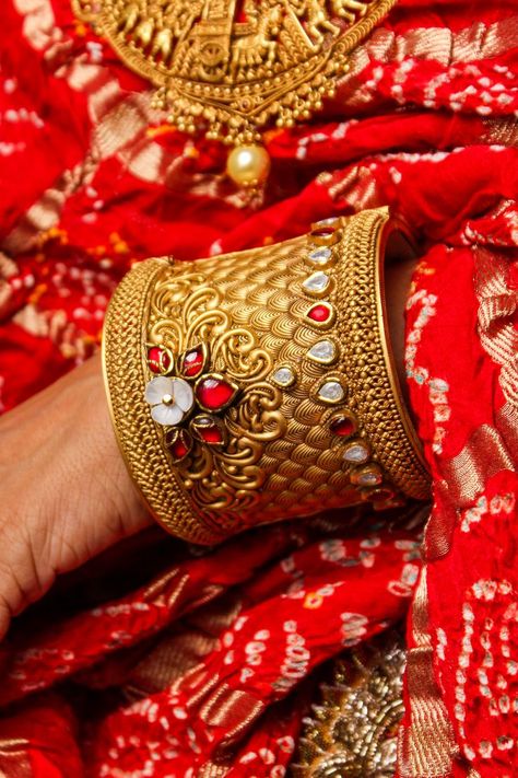 Royal, regal and enchanting! Feel like a royal with gold jewellery made to fit you and your every occasion. A beautiful Kangan with kundan can make your look royal. #goldjewellery #kundanjewellery #jewellers #indianjewellery #traditional #bridaljewellery #kangan #bangles #weddingjewellery Kundan Jewellery, Indian Jewellery, Gold Jewellery, Statement Pieces, Bridal Jewelry, Feel Like, Wedding Jewelry, Gold Jewelry, Bangles