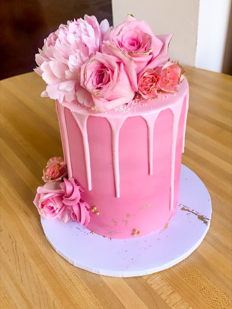 Pink Ombre Cake topped with fresh pink roses. Cake is decorated with edible gold splatter, fresh flowers, and pink chocolate ganache drip. This lovely cake is perfect for a birthday celebration, bridal shower, and Mothers day. #pinkombrecake #birthdaycake #beautifulcakes #flowercakeeasy #cakedecoratingflower #easyflowercake #floweroncake #flowercaketoppers #buttercream #bestcake #babyshowercake #pinkcake #floralcake All Pink Cake Birthday, Pink Cakes With Flowers, Hot Pink Drip Cake, Fresh Rose Cake, Shades Of Pink Cake Ideas, All Pink Cake, Cute Pink Cakes Birthdays, Cake With Roses On Top, Pink Birthday Cake With Flowers