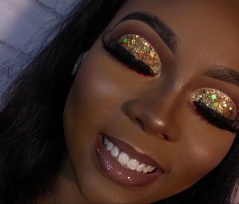 gold glitter cut crease eye makeup Red And Gold Glitter Makeup, Makeup Looks Gold Glitter, Glam Eye Makeup Glitter, Glitter Crease Makeup, Yellow Makeup Looks Black Women Glitter, Red And Gold Makeup Looks For Prom, Gold And Red Makeup Looks, Black And Gold Prom Makeup, Gold Under Eye Makeup