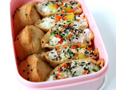 Tofu pockets stuffed with seasoned rice (yubuchobap)... one of my favorite bento lunch Korean Picnic Food, Korean Food Photo, Korean Picnic, Tofu Pockets, Asian Cookbook, Korean Tofu, Making Food, Korean Dishes, Delicacy Food