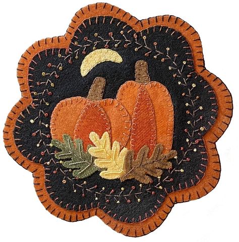 Wool Craft Ideas, Fall Fiber Art, Felt Applique Ideas, Fall Wool Applique Patterns, Fall Apliques, Fall Wool Applique, Felt Pumpkin Placemat, Halloween Wool Applique, Autumn Wool Applique