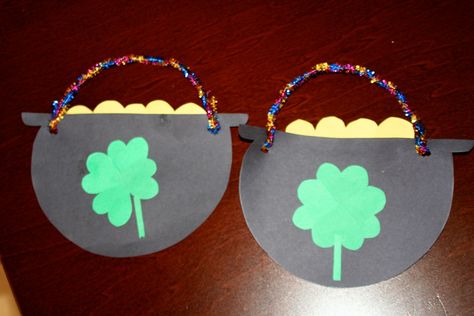 pot of gold construction paper craft 048 Toddler Construction Paper Crafts, Pot Of Gold Craft, Saint Patricks Day Art, March Crafts, St Patricks Crafts, St. Patrick's Day Crafts, St Patricks Day Crafts For Kids, Construction Paper Crafts, St Patrick's Day Crafts