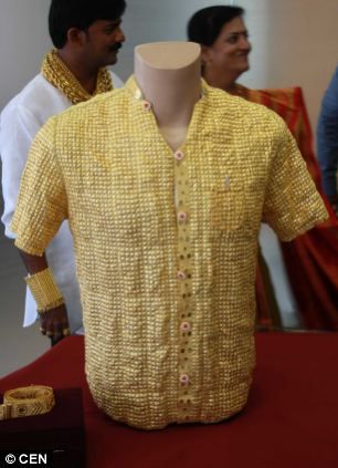 Traditional Jewelry Antique, Gold Pictures, Golden Shirt, Gold Investment, Summer Shirts Men, Investment Plan, Gold Schmuck, Engagement Rings Affordable, Gold Shirt