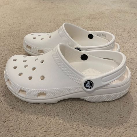 Crocs White New Unisex Size 8 Crocs Aesthetic White, White Crocs Aesthetic, Crocs Outfit Summer, Fame Clothes, Crocs Aesthetic, Marvel Shoes, Crocs Womens, White Crocs, Bday Wishlist