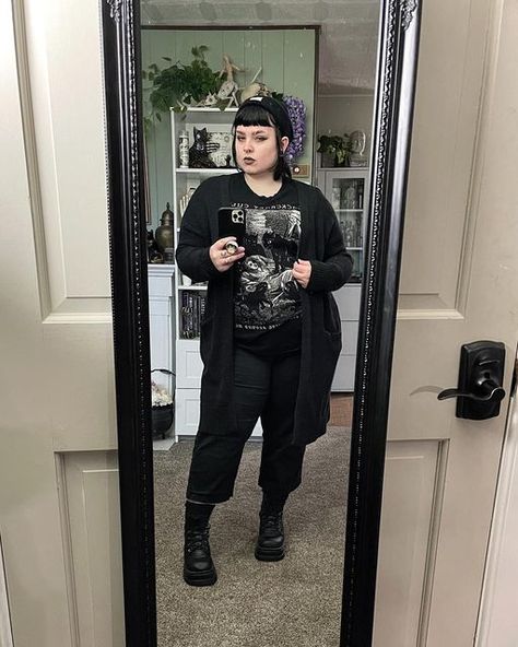 Cat Plague on Instagram: "I forget how to dress for cold weather... . . . . . . . . #falloutfit #fallootd #grungefashion #grungestyle #grungeoutfit #grungeoutfits #grungeootd #allblackoutfit #allblackoutfits #gothfashion #gothstyle #casualgoth #gothoutfit #gothootd #gothicc #curvygoth #plussizegoth #alternativefashion #alternativestyle #alternativeoutfit #alternativeootd #alternativecurves #alternativeplussize #plussizealternative #psootd #plussizeootd #softgoth #softgrunge #spookystyle #spookyo Plus Size Casual Goth, Alt Outfits Cold Weather, Casual Alt Outfits Plus Size, Cold Weather Outfits Plus Size, Casual Goth Outfits Plus Size, Winter Goth Outfits Cold Weather, Winter Grunge Outfits Cold Weather, Whitney Core, Plus Size Winter Outfits Cold Weather