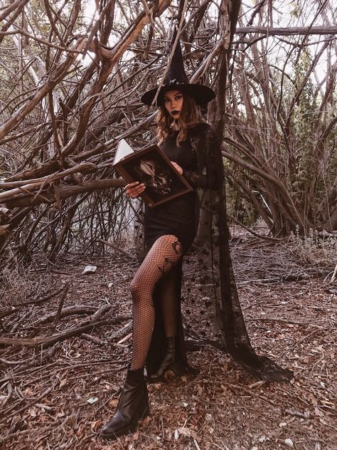 @erickabernabe | Halloween, Halloween Costume, DIY, Witch Costume, Photoshoot, Witch makeup, all hallows day, black outfit, witch hat Witchy Photoshoot Ideas, Witch Photoshoot Ideas, Coven Photoshoot, Witchy Shoot, Girls Halloween Costume Ideas, Diy Witch Costume, Witch Shoot, Goth Photoshoot, Witchy Photoshoot