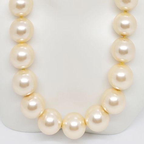 GOLDEN Mother of Pearl 15mm 14k Ball Clasp Necklace. 17.5 Inches Shell Necklace in 14k Yellow Gold Clasp. Woman gift. Wedding Gift. Mother of Pearl LOVER. Available on Etsy.com Store name AmazingbyAlexander. https://amazingbyalexander.etsy.com/listing/1732443313 Product Info: - Shell dimensions: 15mm. - Shell Color: Golden. - Shell Shape: Round. - Necklace Measurements: 17.5 Inches Long. - Metal: 14k Yellow Gold - Made in USA. - Nice Gift box is included Necklace Measurements, Shell Color, Clasp Necklace, Round Necklace, Shell Necklace, Shell Necklaces, Gift Wedding, Wedding Gift, Mother Of Pearl