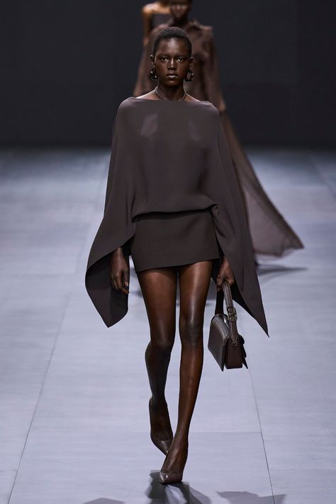 Valentino Spring Summer 2023, Moda Paris, Spring Summer 2023, Silk Crepe, Summer 2023, Looks Vintage, Fashion Killa, Playsuit, Valentino Garavani