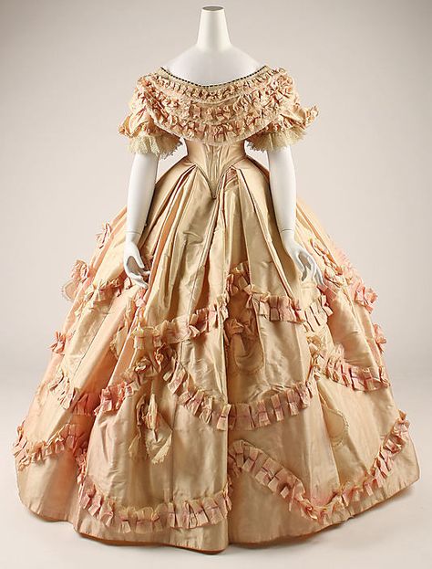 Dress (1860-61)    Quintessential 1860s ruched ball gown (with bows!).  Good example of large scale trim to fill the space. Fashion History Timeline, 1860s Dresses, Historical Gowns, Куклы American Girl, 1860 Fashion, Historical Costuming, Era Fashion, 19th Century Fashion, Antique Dress