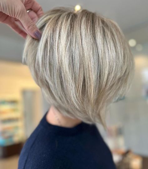 Short Inverted Layered Pearl Blonde Bob Blonde Stacked Bob Hairstyles, Crescent Bangs, Inverted Bob With Bangs, Inverted Bob With Layers, Blonde Inverted Bob, Blonde Bob With Bangs, Bangs Cut, Inverted Bob Short, Wispy Fringe