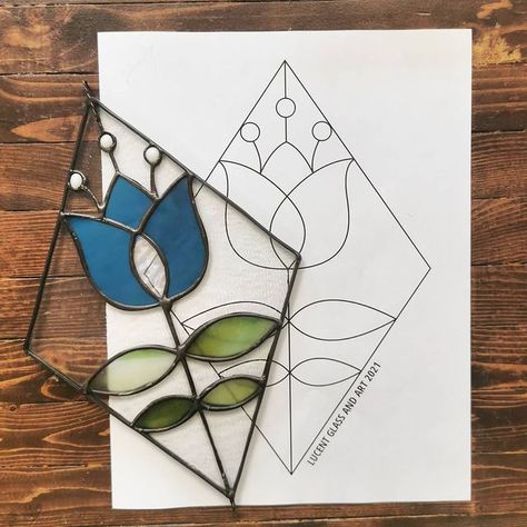 Stained Glass Kits, Stained Glass Pieces, Diy Stained Glass Window, Stain Glass Window Art, American Traditional Tattoo Ideas, Traditional Tattoo Ideas, Stained Glass Patterns Free, Tiffany Art, Glass Window Art