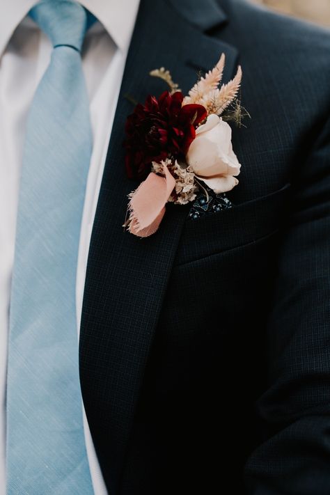 Men Wedding Boutonniere Simple, Blush Pink And Burgundy Boutonniere, Blush Burgundy Boutonniere, Floral Boutineers, Mens Boutineers Wedding Burgundy, Burgundy And Blush Boutonniere, Maroon Boutonniere, Burgundy Boutonniere, Blush Wedding Groomsmen