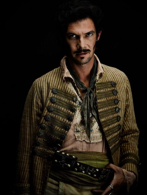 Black Sails - Jack Rackham Jack Rackham, Luke Arnold, Tv Photography, Teach Like A Pirate, Black Sails Starz, Hannah New, Pirate Stuff, Tom Hopper, Ren Faire Costume