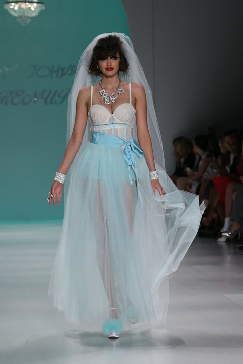 Betsey Johnson RTW Spring 2015 Photo by Robert Mitra Betsey Johnson Wedding Dress, Fashion Images, Betsey Johnson, Tulle Skirt, Fashion News, Ready To Wear, Fashion Show, Spring Summer, Wedding Dresses